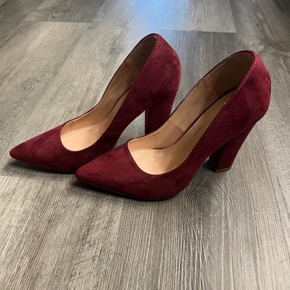 Oliva Women's Burgundy and Red Courts